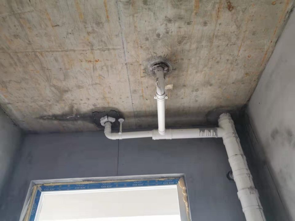卫生间漏水.jpg
