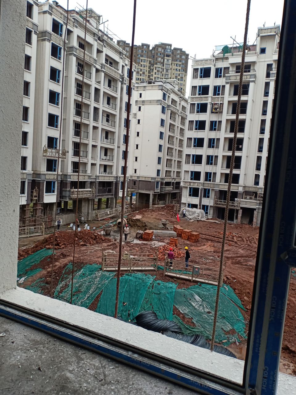 现场施工混乱.jpg