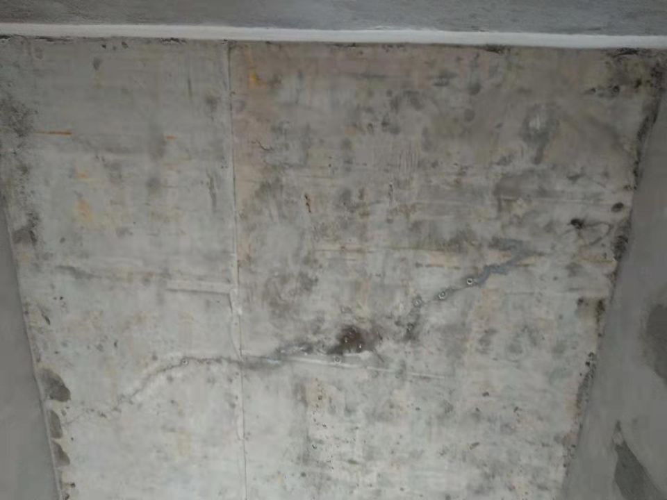 楼板裂缝渗水1.jpg