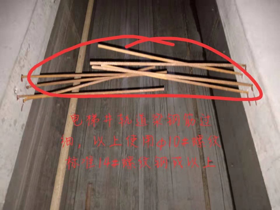 钢筋搭接全在同一断面.jpg