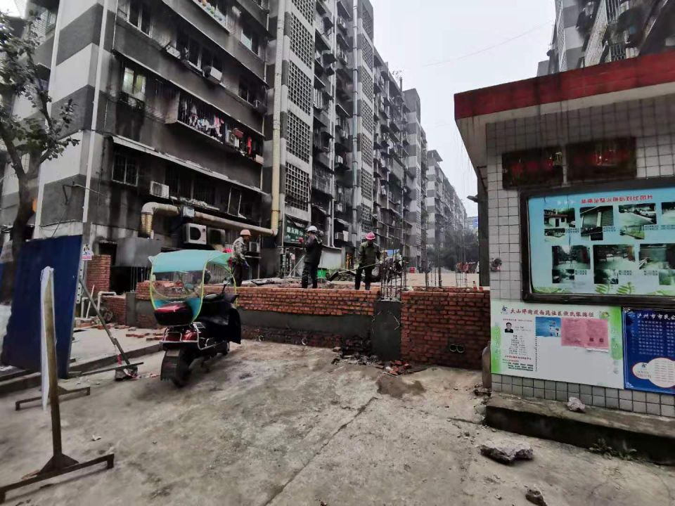 20201225e9945496730c9c2662ea2a3b1e2c069d0942485601.jpg 新南苑大门现状.jpg