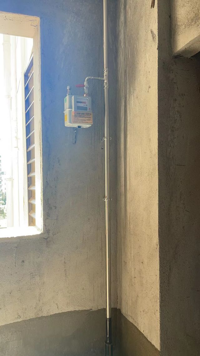 新城中心燃气立管安装在厨房内的问题